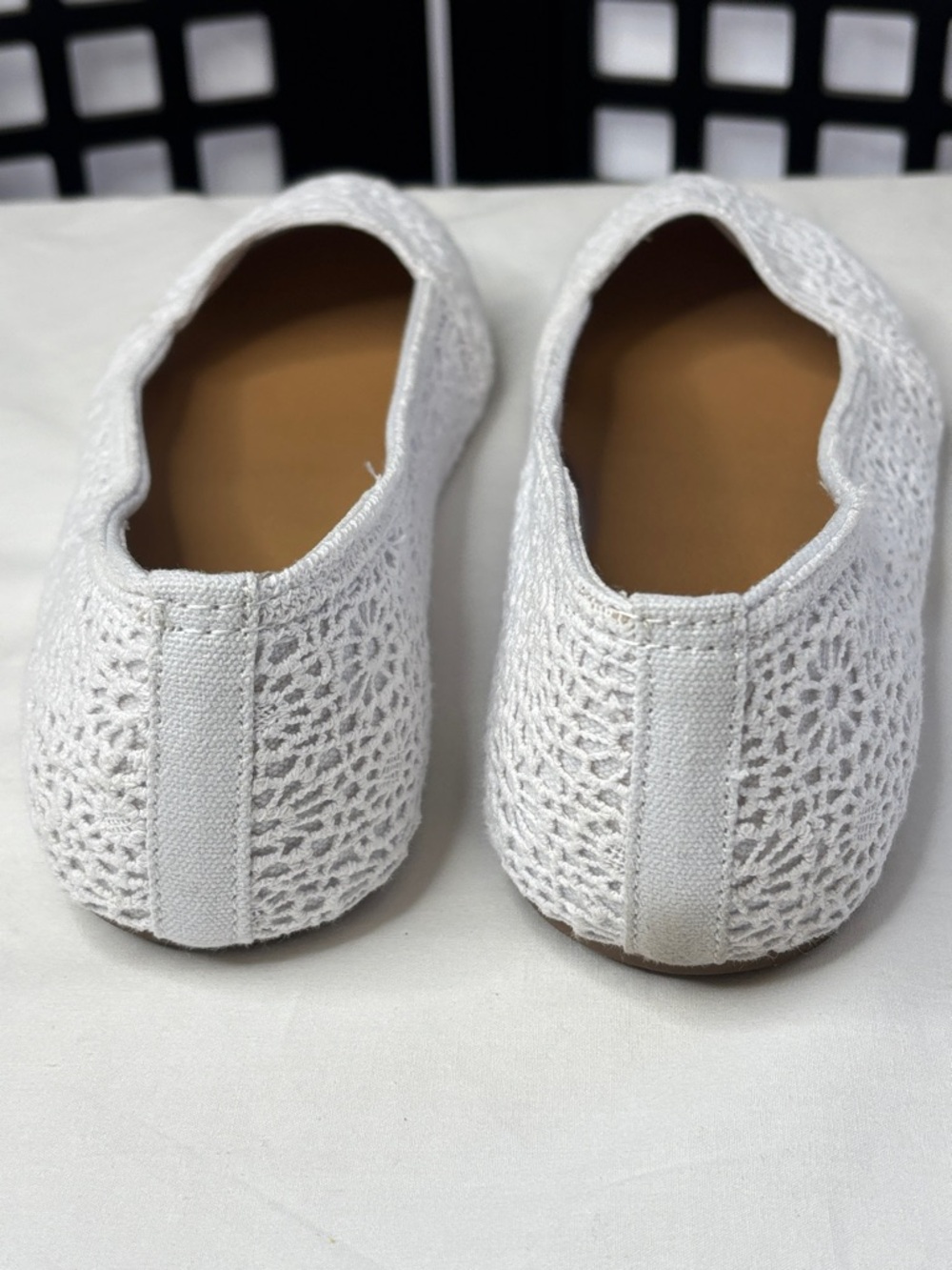 🤍 Fergalicious Crochet Ballet Flats Womens 9.5 White Slip On Casual 🤍 - Picture 9 of 10